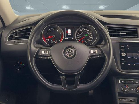 Used 2018 Volkswagen Tiguan SEL FWD image 16