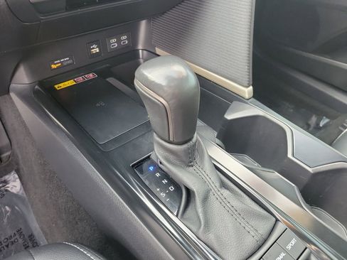 Used 2025 Toyota Camry SE image 25