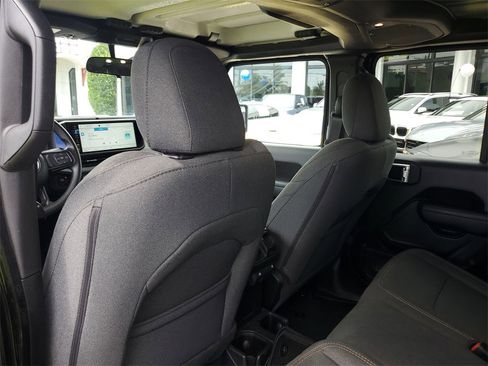 Used 2024 Jeep Gladiator Sport image 13