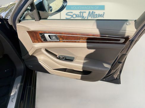 Used 2020 Porsche Panamera RWD image 33