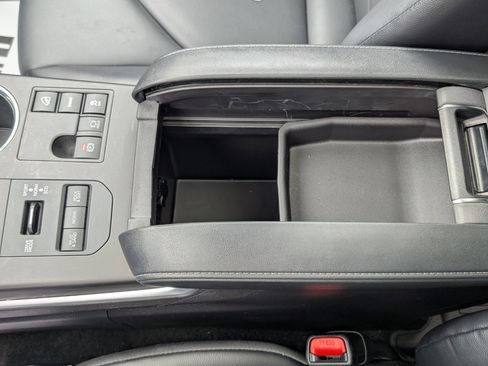 Used 2023 Toyota Highlander XLE image 26