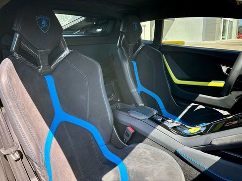 Used 2022 Lamborghini Huracan EVO RWD image 22