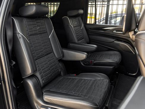 Used 2024 Cadillac Escalade ESV V AWD/4WD image 41