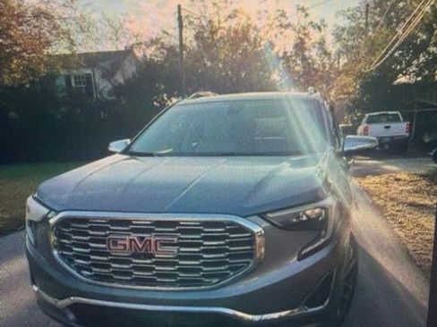 Used 2020 GMC Terrain Denali w/ Denali Premium Package FWD image 2