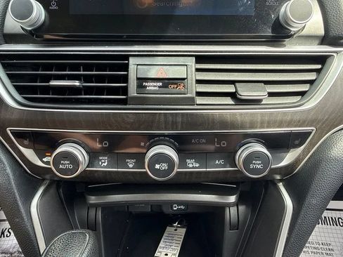 Used 2018 Honda Accord EX image 24