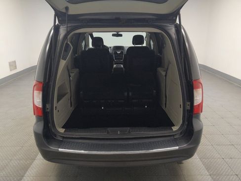 Used 2016 Chrysler Town & Country Touring FWD image 29