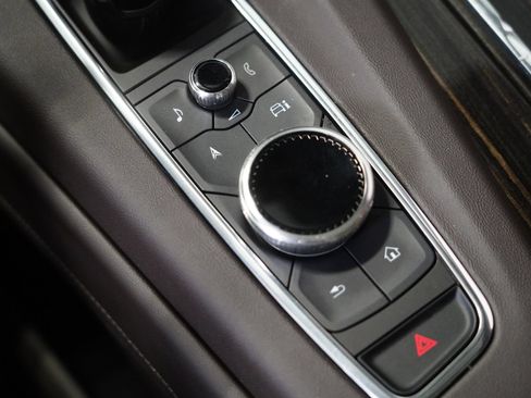 Used 2022 Cadillac Escalade Premium Luxury AWD/4WD image 27