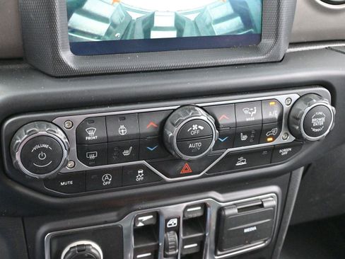 Used 2021 Jeep Wrangler Unlimited Sport image 23