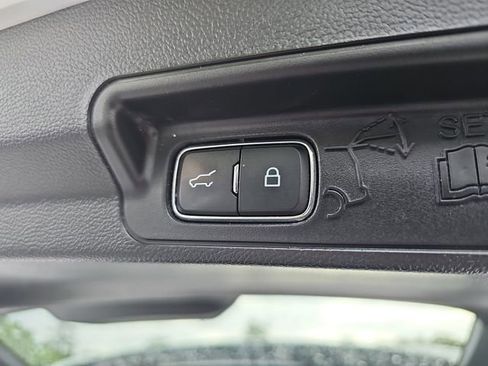 Used 2023 Ford Explorer XLT w/ Equipment Group 202A RWD image 14