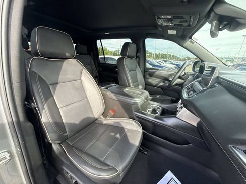 Used 2023 GMC Yukon XL SLT w/ SLT Premium Package AWD/4WD image 25