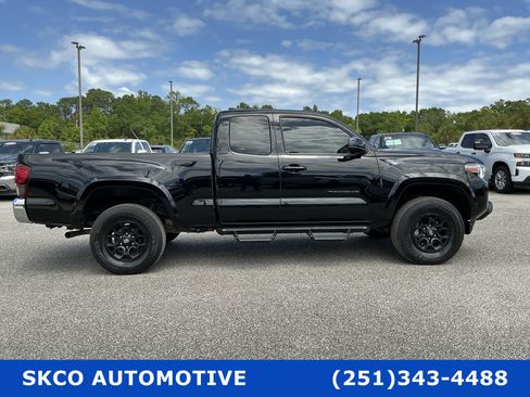 Used 2022 Toyota Tacoma SR5 image 11