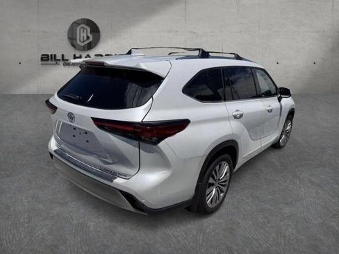 Used 2023 Toyota Highlander Platinum AWD/4WD image 7