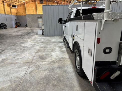 Used 2019 Ford F250 XL w/ Power Equipment Group image 9