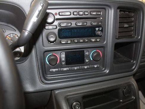 Used 2005 GMC Sierra 2500 SLT w/ Heavy-Duty Power Package image 19