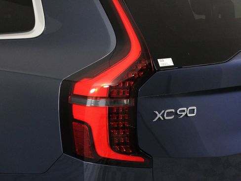 New 2025 Volvo XC90 B6 Ultra image 15