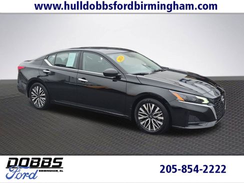 Used 2024 Nissan Altima 2.5 SV w/ SV Premium Package image 1