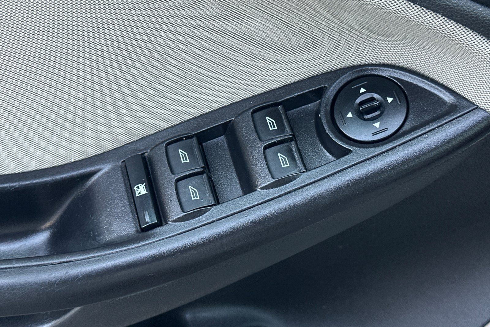 Used 2018 Ford Focus SE FWD image 12