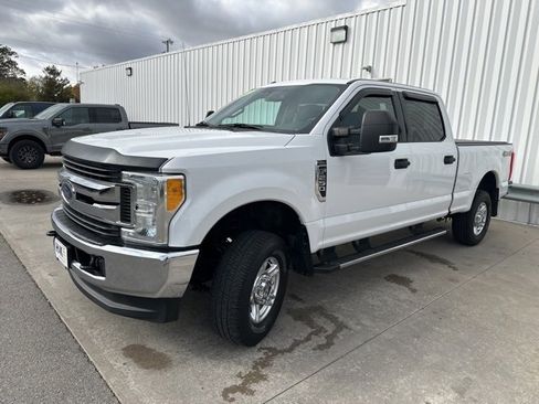 Used 2017 Ford F250 XLT w/ Snow Plow Prep Package image 3