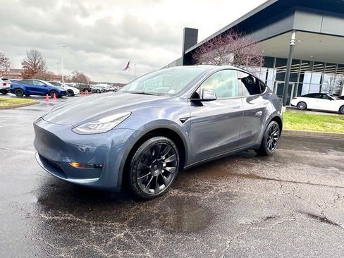 Used 2023 Tesla Model Y Long Range image 3