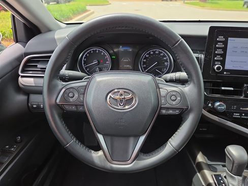 Used 2024 Toyota Camry SE w/ Convenience Package FWD image 18