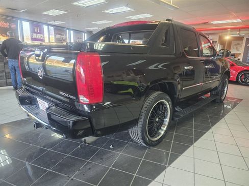 Used 2009 Cadillac Escalade EXT image 4