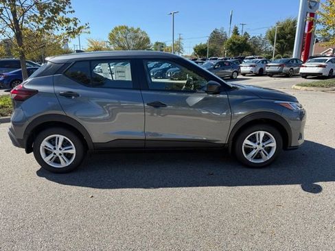 New 2025 Nissan Kicks Play S image 4