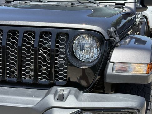 Used 2022 Jeep Gladiator Sport AWD/4WD image 12
