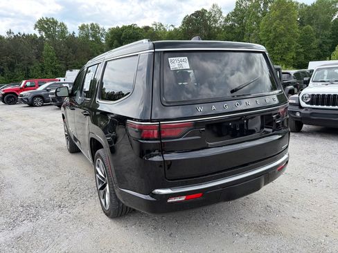 Used 2024 Jeep Wagoneer Series III w/ Premium Group I AWD/4WD image 8