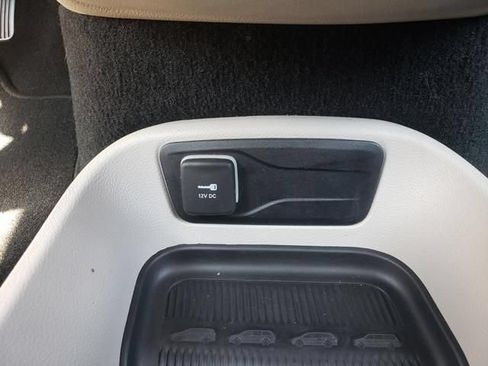 Used 2024 Chrysler Pacifica Touring-L FWD image 20