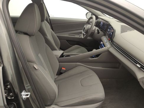 Used 2025 Hyundai Elantra SEL FWD image 21