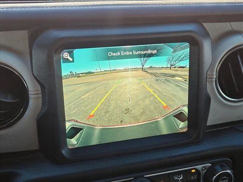 Used 2021 Jeep Gladiator Overland image 15