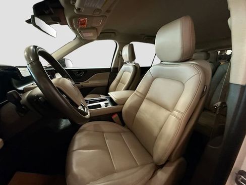 Used 2020 Lincoln Aviator AWD image 3