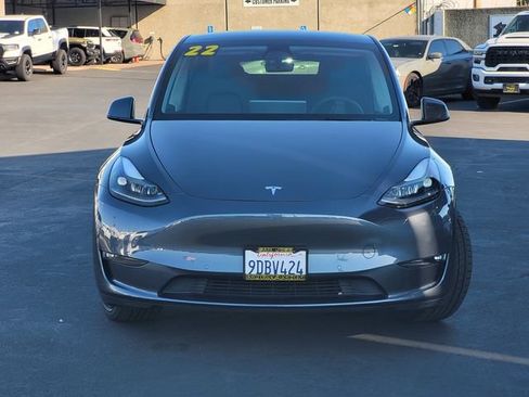Used 2022 Tesla Model Y Long Range AWD/4WD image 2