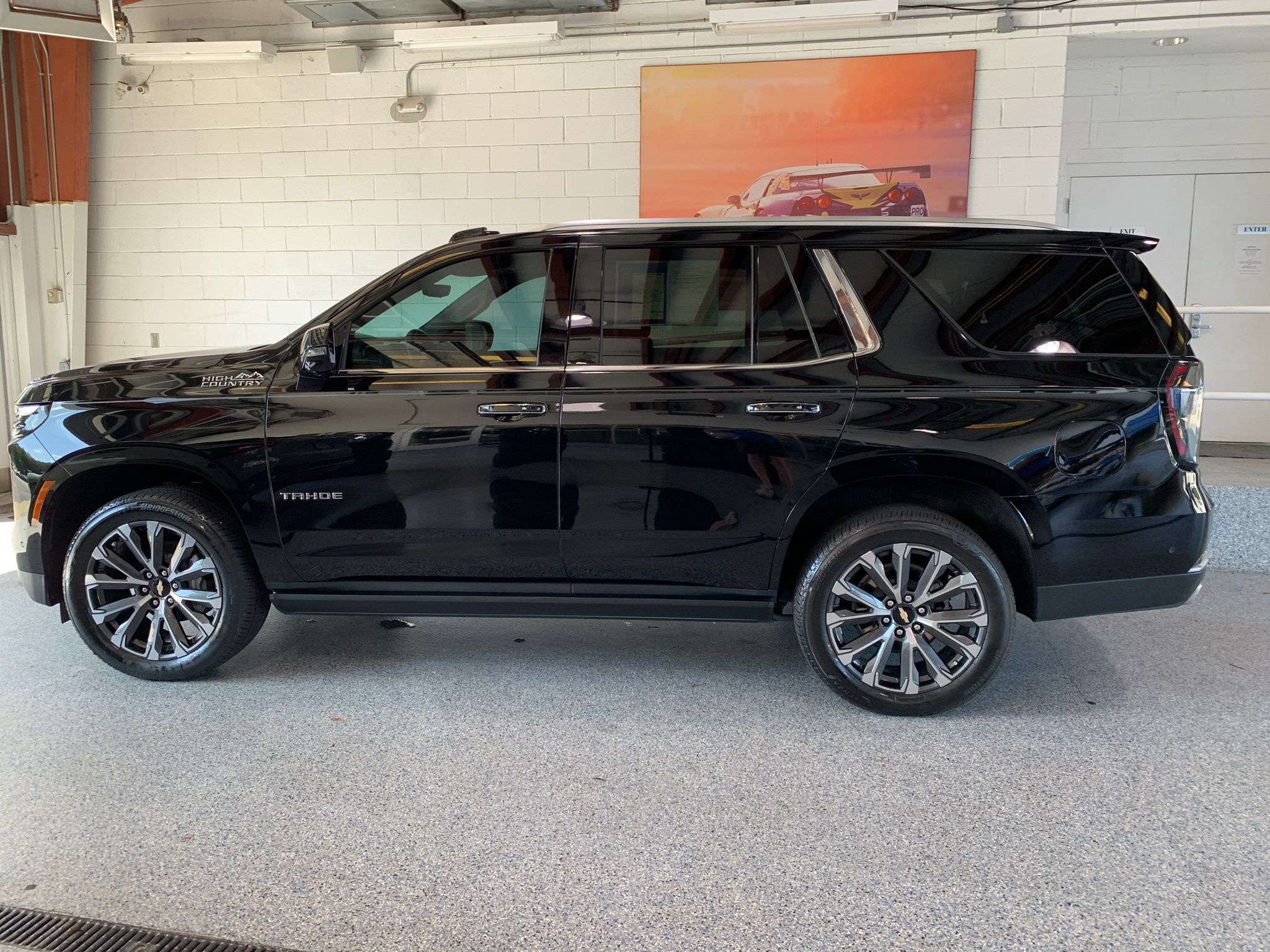 Used 2025 Chevrolet Tahoe High Country AWD/4WD image 7