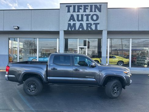 Used 2017 Toyota Tacoma SR5 image 3