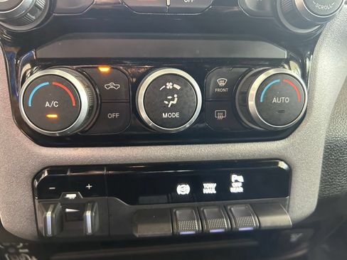 Used 2024 RAM 3500 Tradesman w/ Chrome Appearance Group AWD/4WD image 34