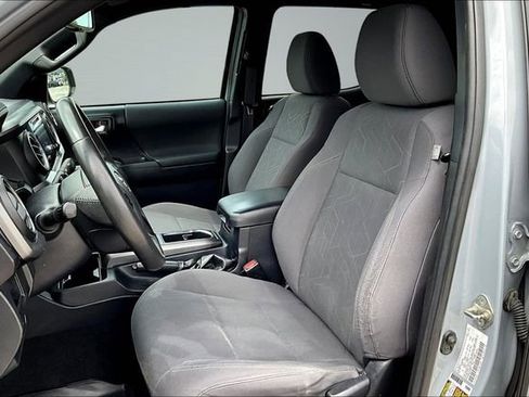 Used 2019 Toyota Tacoma TRD Off-Road AWD/4WD image 23