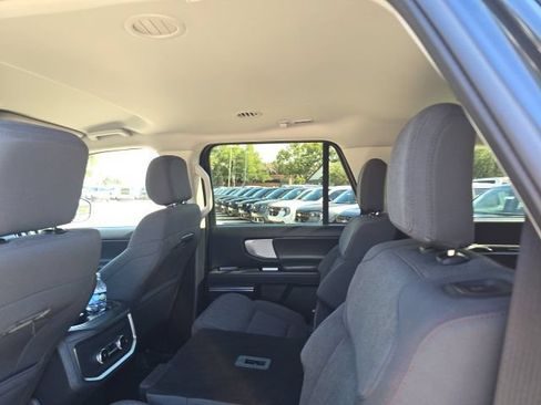 Used 2025 Ford Expedition Active RWD image 8