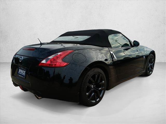 Used 2017 Nissan 370Z Touring RWD image 5
