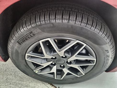 New 2027 Chrysler Pacifica Limited AWD/4WD image 34