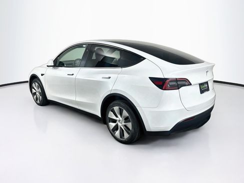 Used 2024 Tesla Model Y Long Range AWD/4WD image 5