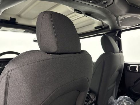 New 2026 Jeep Gladiator Sport AWD/4WD image 15