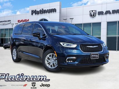 New 2025 Chrysler Pacifica Select