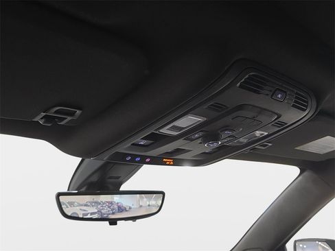 Used 2021 GMC Yukon Denali w/ Denali Premium Package image 25