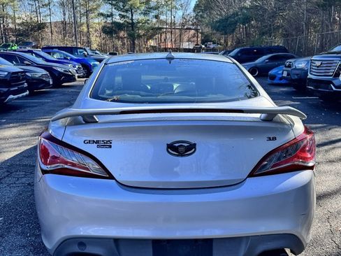 Used 2013 Hyundai Genesis 3.8 image 4