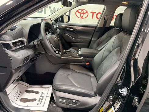 Used 2026 Toyota Highlander Platinum AWD/4WD image 24
