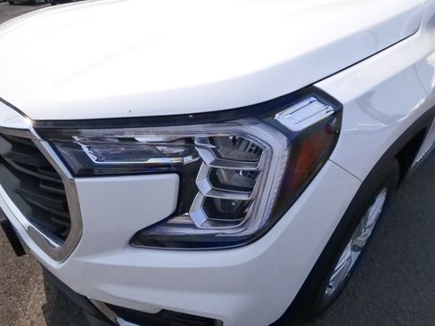 Used 2024 GMC Terrain SLE AWD/4WD image 12