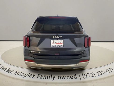 Used 2025 Kia Sorento S AWD/4WD image 4