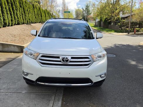 Used 2011 Toyota Highlander Limited w/ Tow Pkg AWD/4WD image 2
