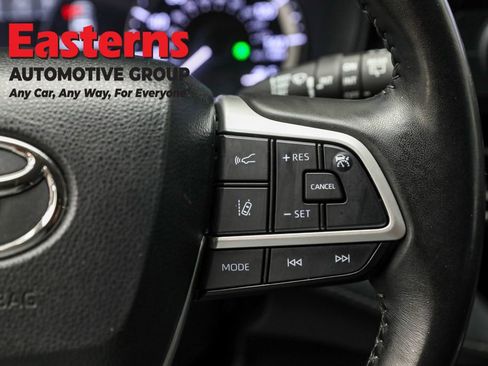 Used 2023 Toyota Highlander LE image 16